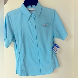 Women’s XS Columbia button up light blue shirt
